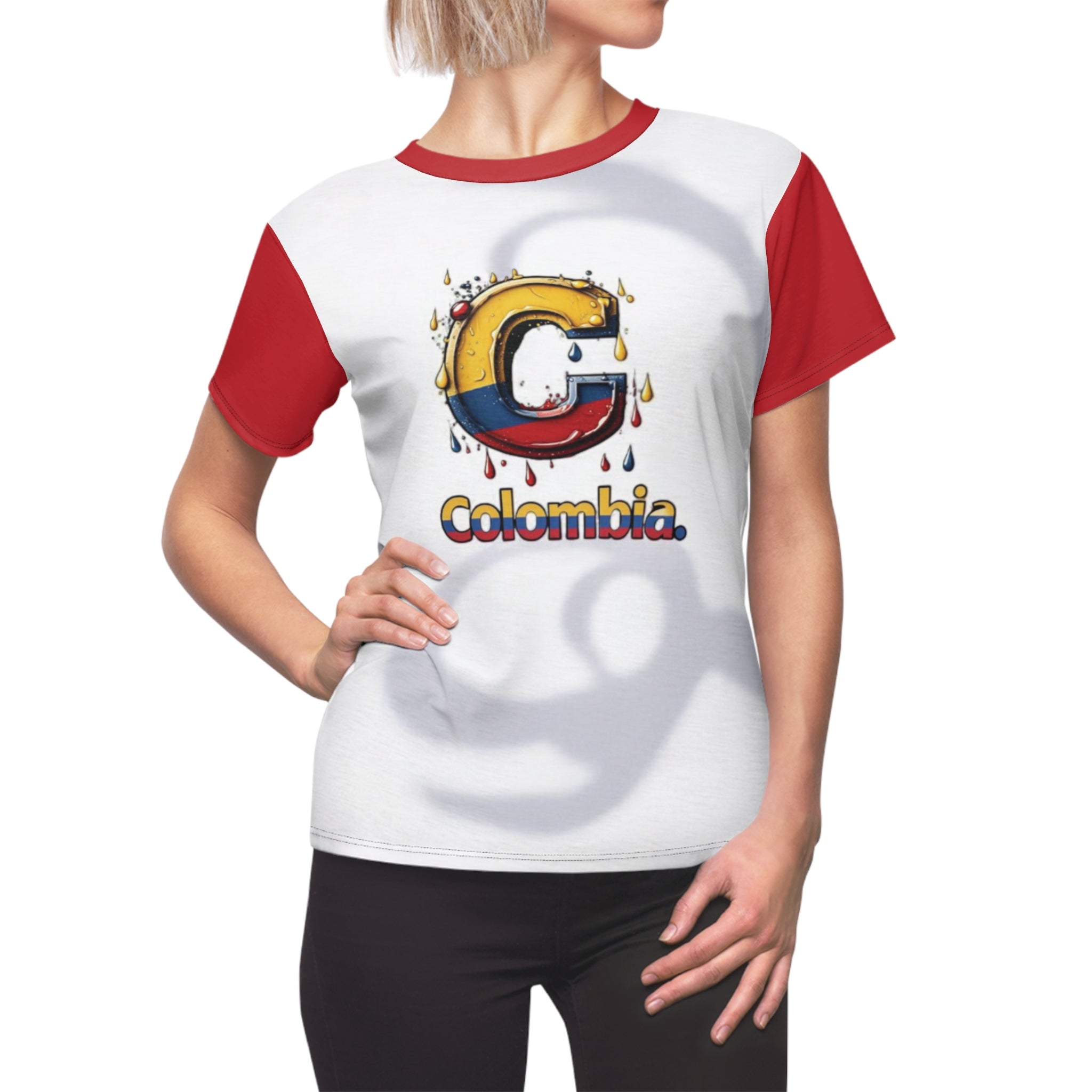 Camiseta de mujer con corte y costura inspirados en Colombia: diseño vibrante con la "C" para el orgullo colombiano
