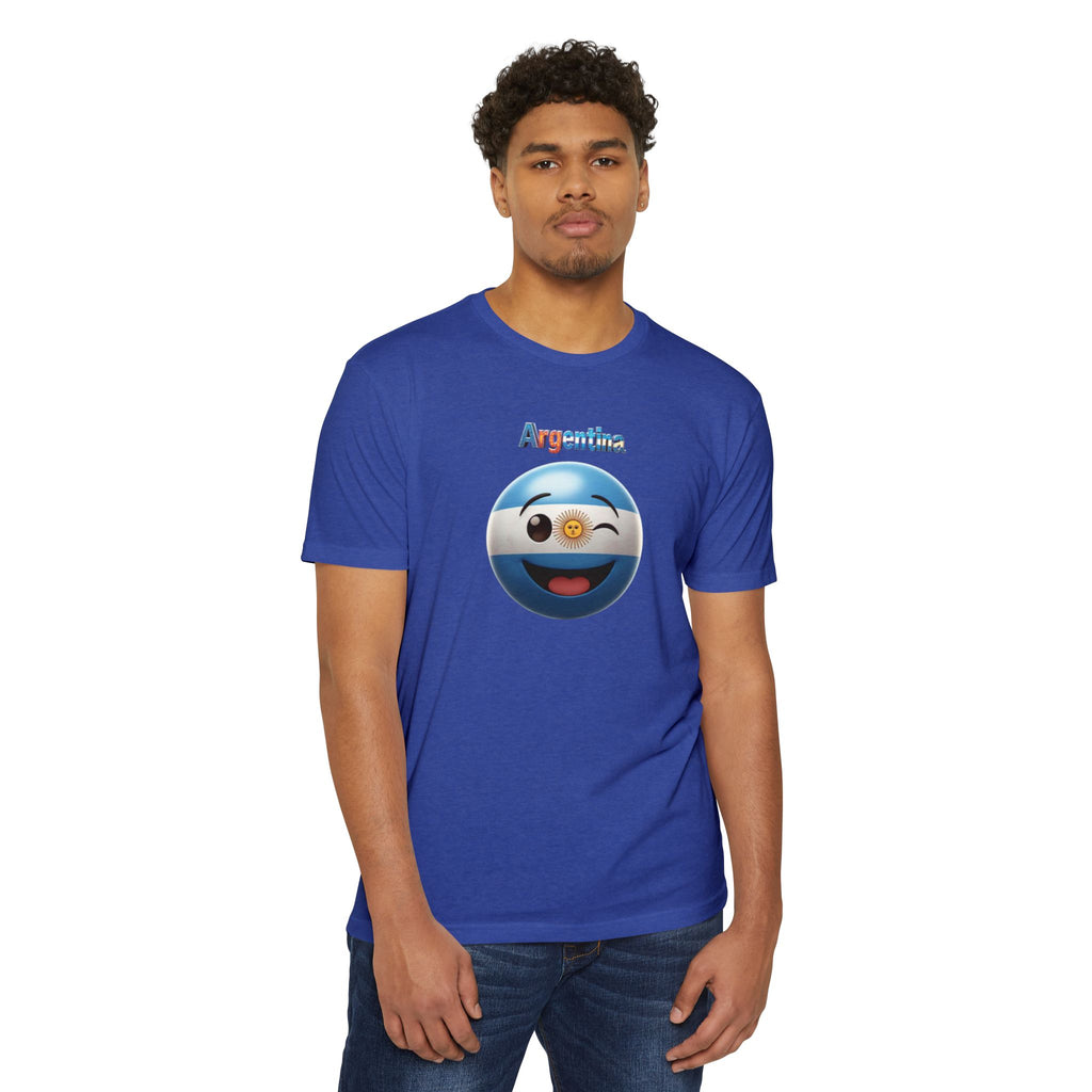 Camiseta unisex CVC con emoji guiñando y con la bandera de Argentina pintada en la cara