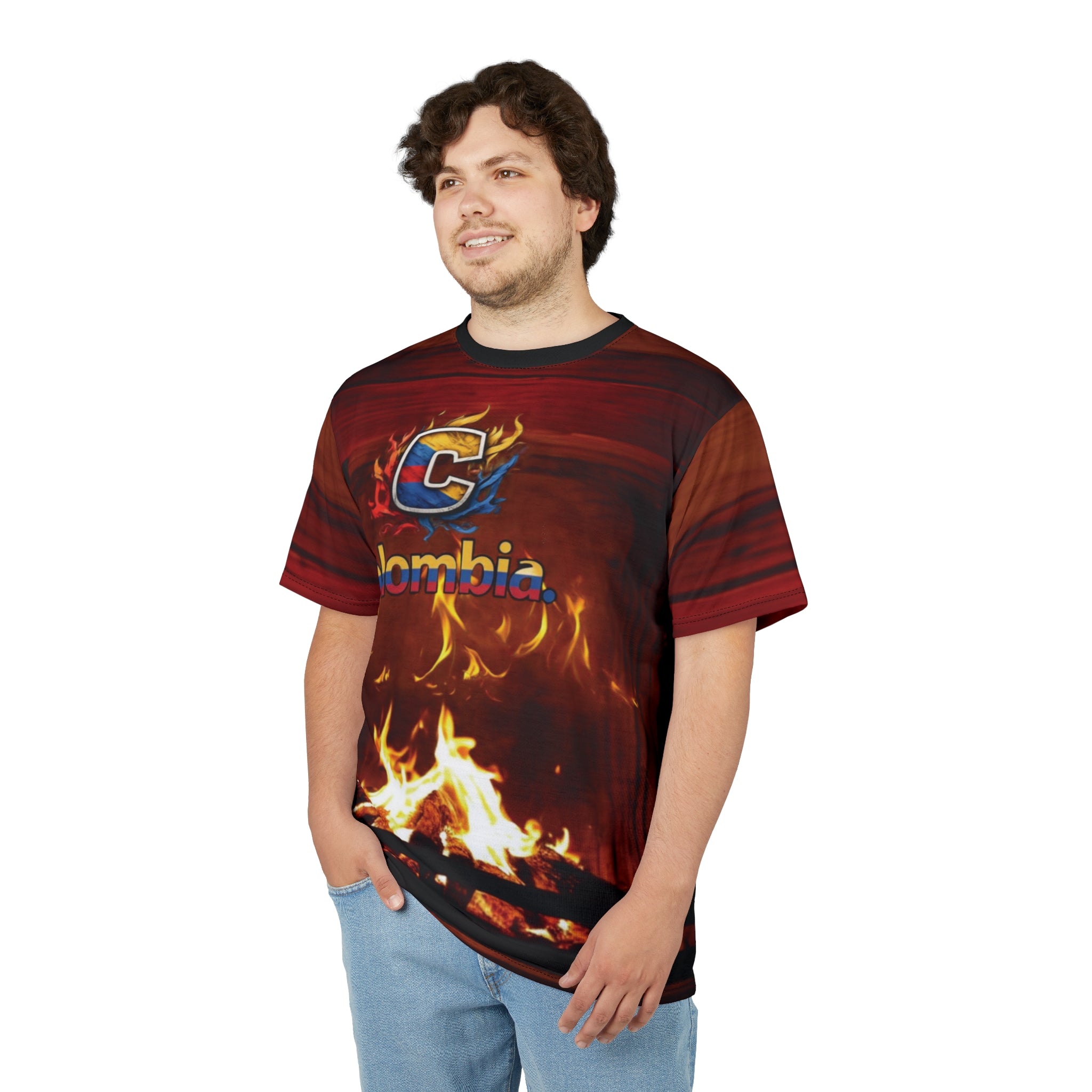 Camiseta unisex con corte y costura inspirados en el fuego de Colombia: camiseta gráfica colorida para un estilo informal y elegante.
