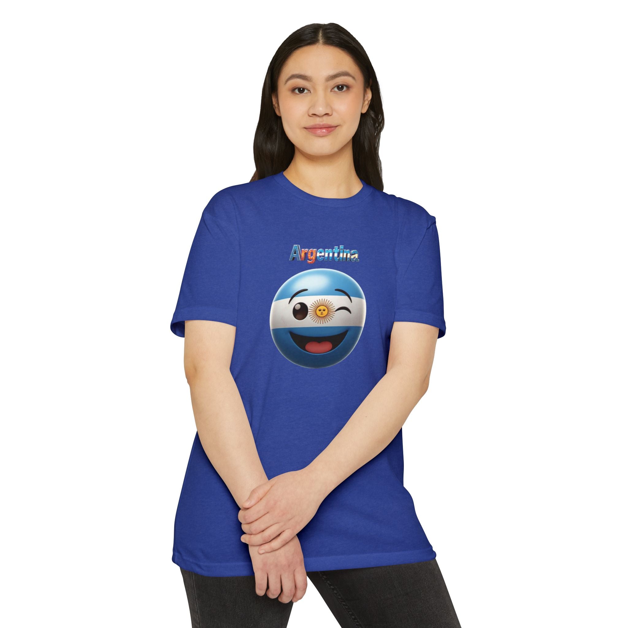 Camiseta unisex CVC con emoji guiñando y con la bandera de Argentina pintada en la cara