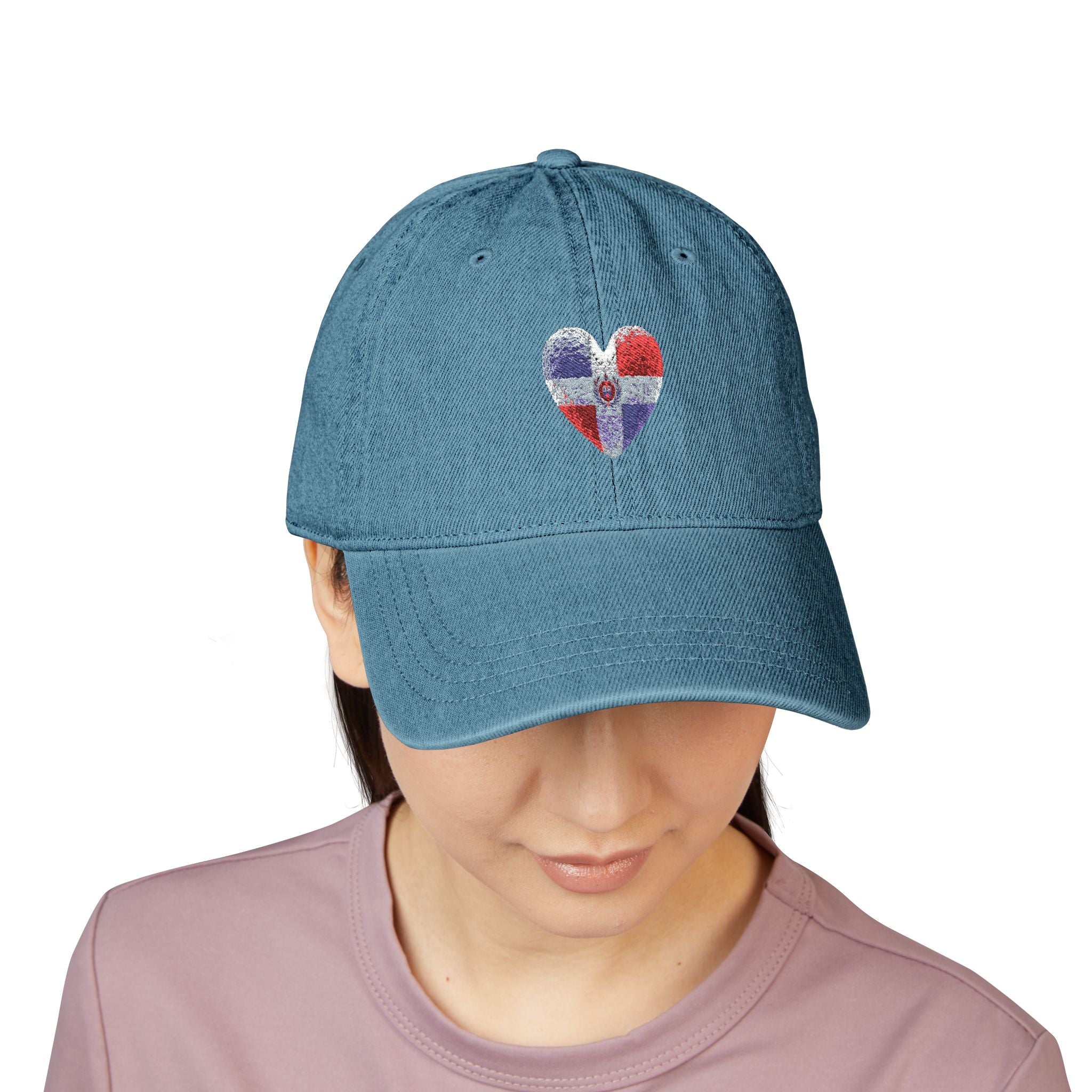 Hermosa gorra con corazón bordado con los colores de la bandera de República Dominicana: