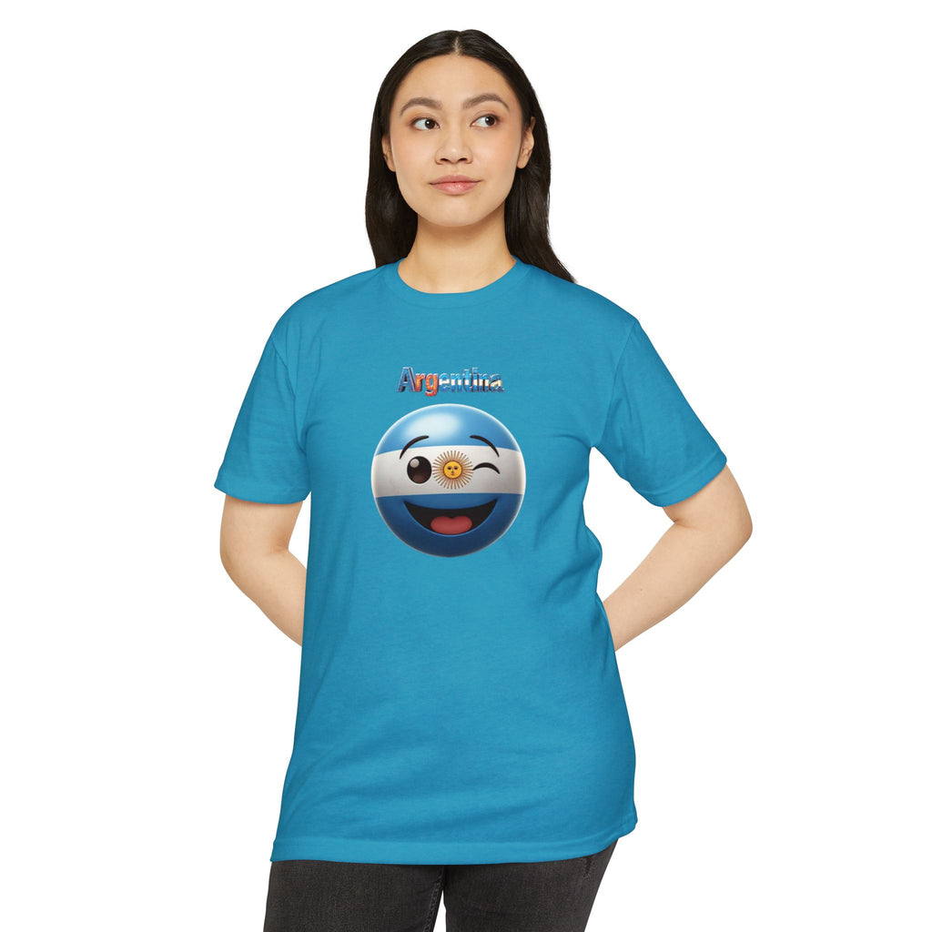Camiseta unisex CVC con emoji guiñando y con la bandera de Argentina pintada en la cara