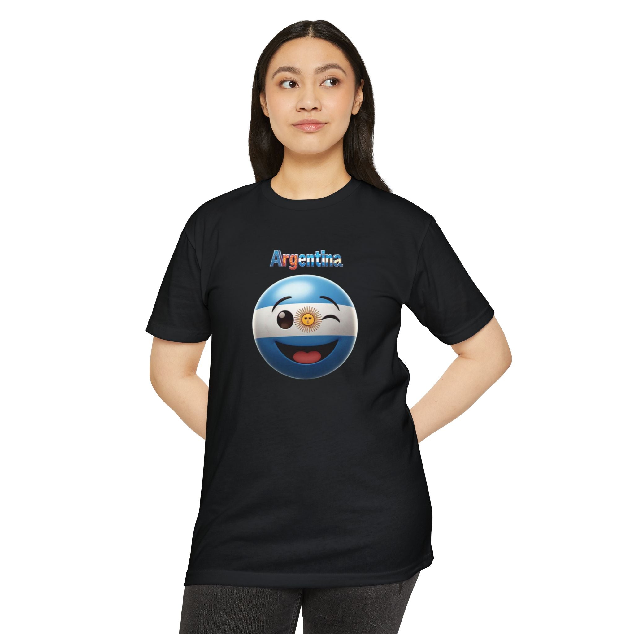 Camiseta unisex CVC con emoji guiñando y con la bandera de Argentina pintada en la cara
