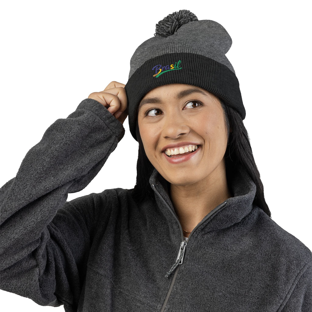 Gorro bordado com pompom