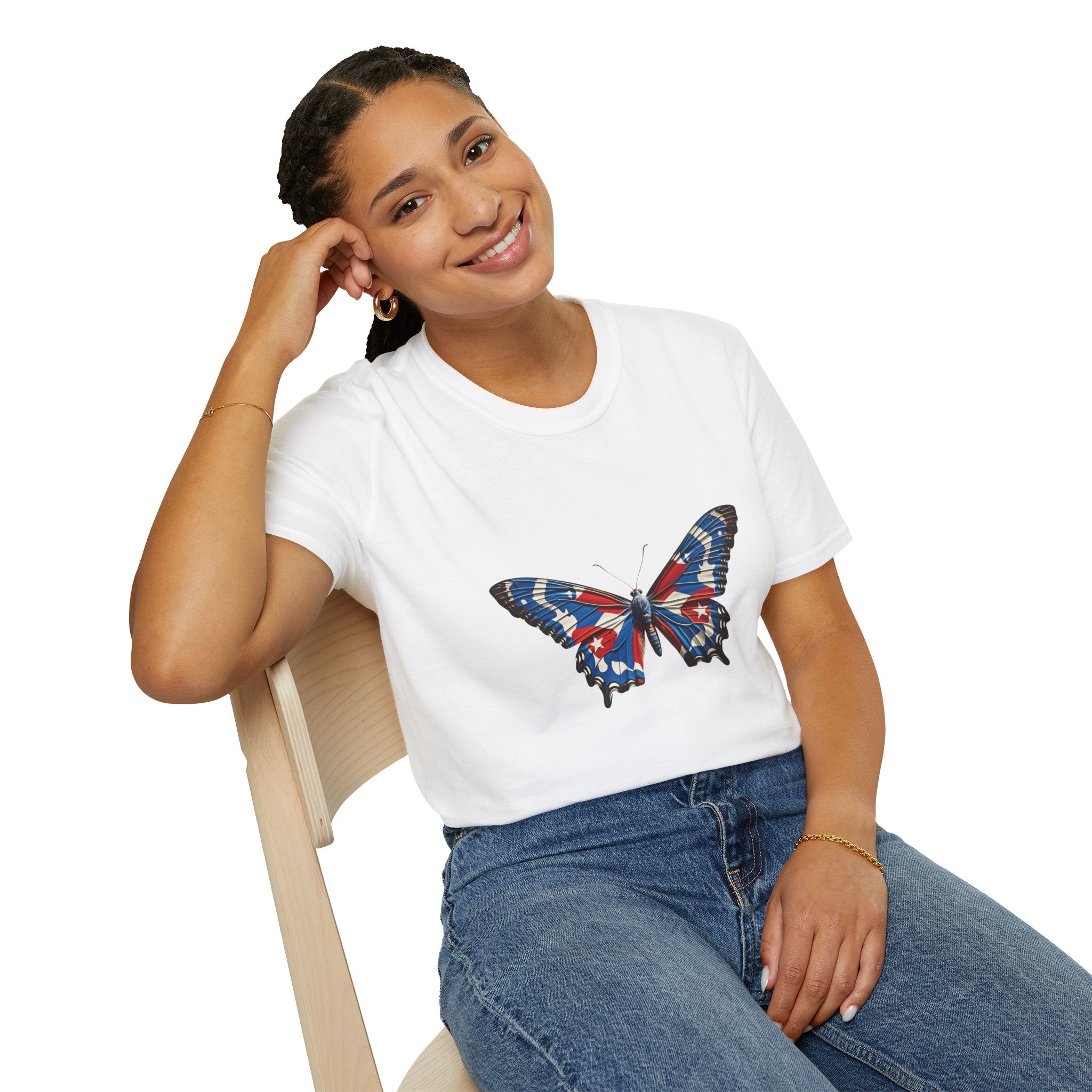 Camiseta con mariposa y bandera cubana