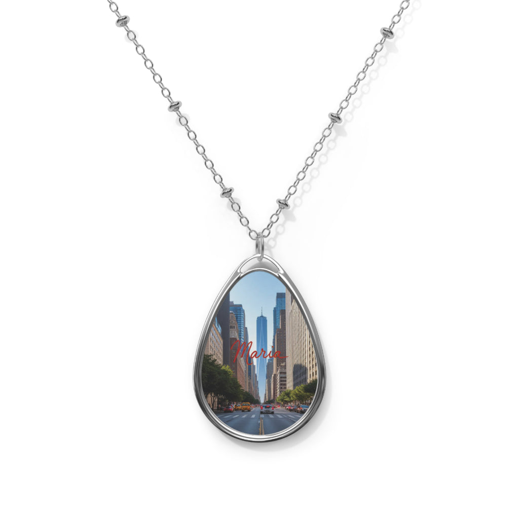 Personalized oval necklace, with the name 'María'