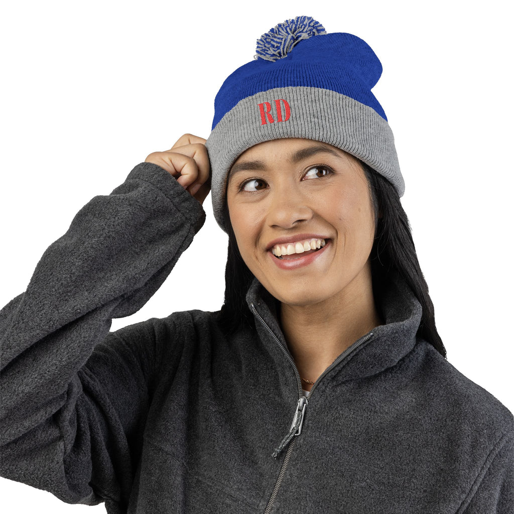 Knitted hat with the letters RD for Dominican Republic and pom-pom embroidery: the perfect winter accessory.