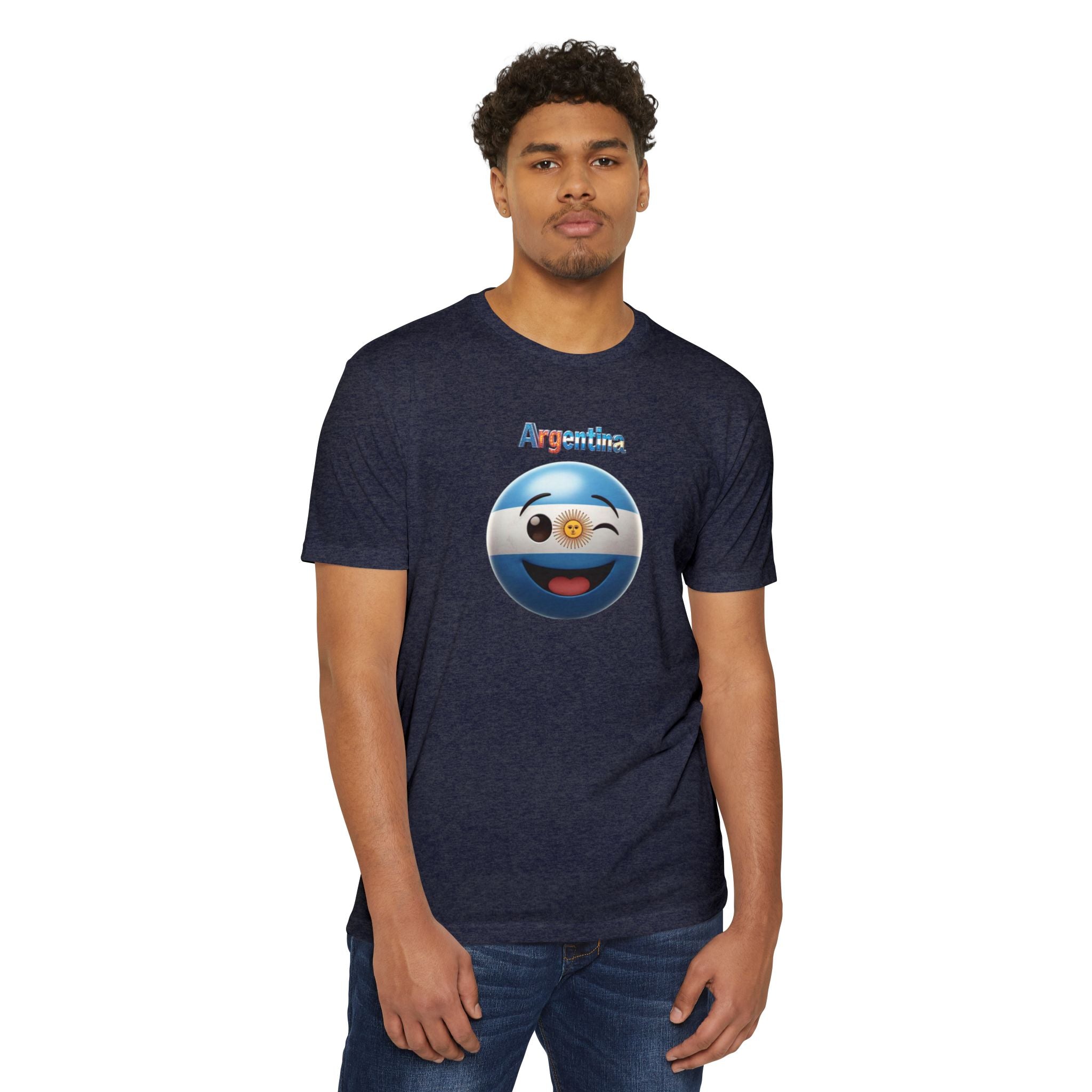 Camiseta unisex CVC con emoji guiñando y con la bandera de Argentina pintada en la cara
