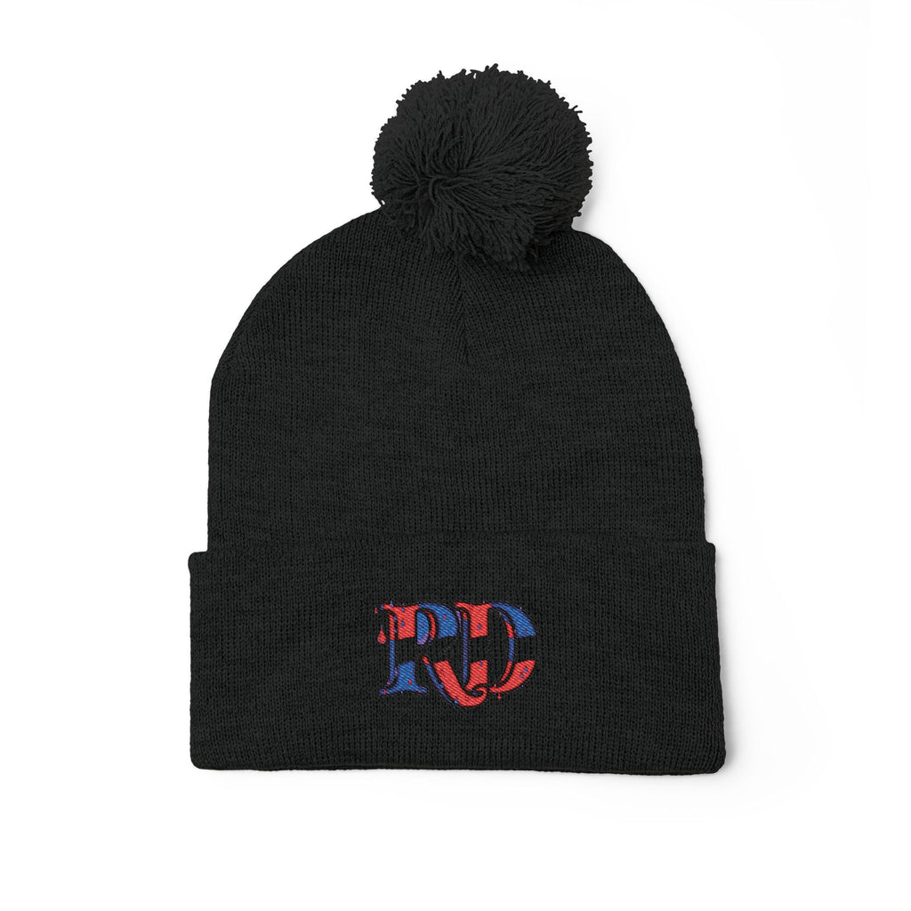 Gorro de punto con las letras RD de República Dominicana y bordado de pompones: el accesorio perfecto para el invierno.