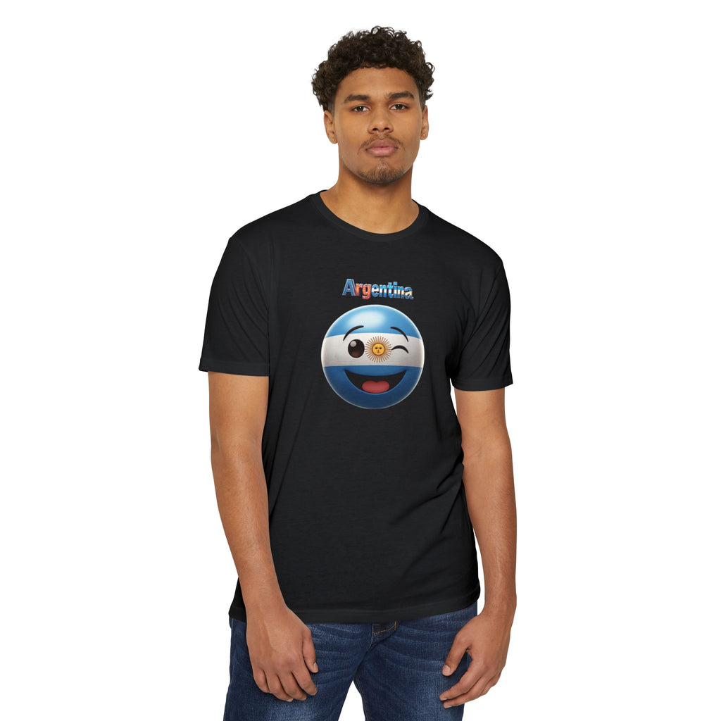 Camiseta unisex CVC con emoji guiñando y con la bandera de Argentina pintada en la cara