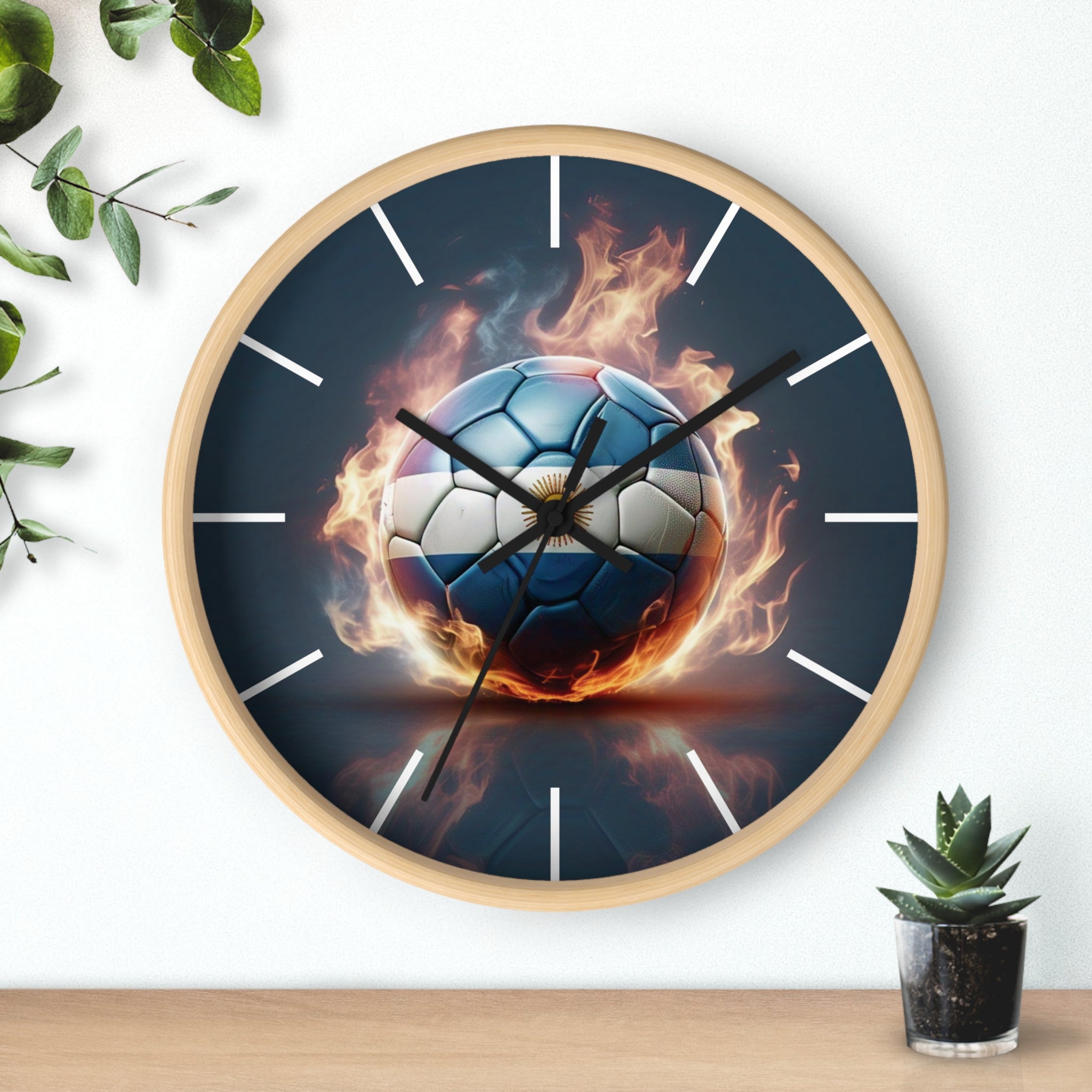 Reloj de pared con diseño de balón de fútbol en llamas: regalo perfecto para los amantes del deporte. Reloj de diseño dinámico con diseño de balón de fútbol en llamas.