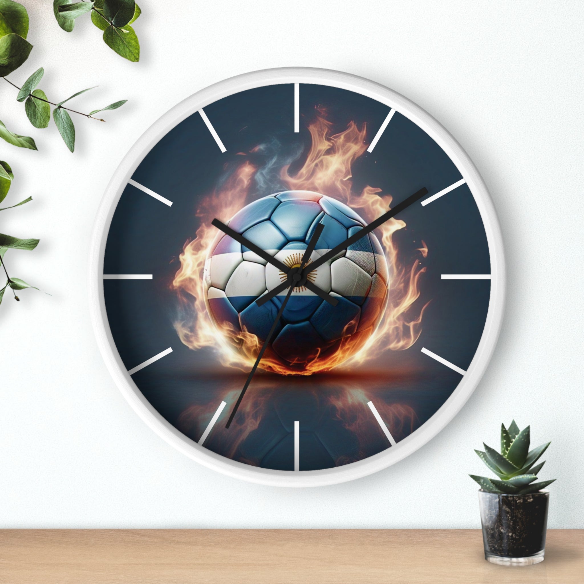 Reloj de pared con diseño de balón de fútbol en llamas: regalo perfecto para los amantes del deporte. Reloj de diseño dinámico con diseño de balón de fútbol en llamas.
