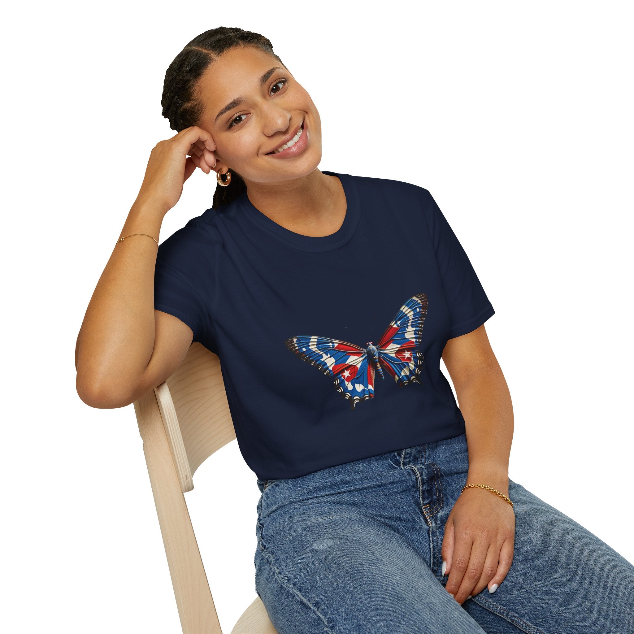 Camiseta con mariposa y bandera cubana