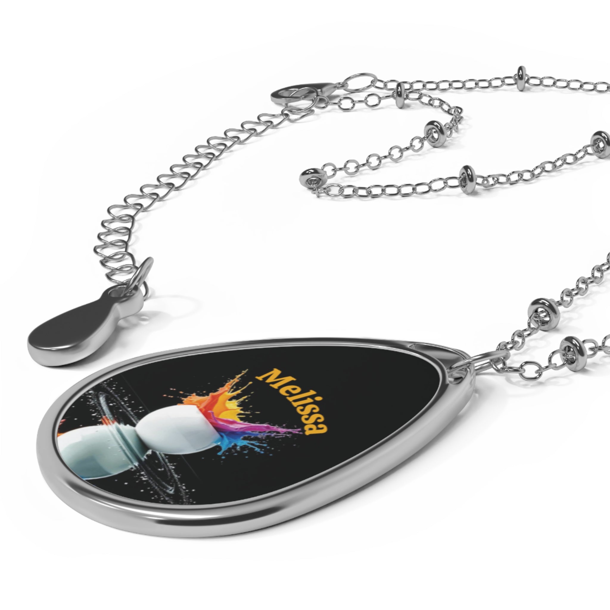 Oval necklace, pendant with the name Melissa and a touch of color